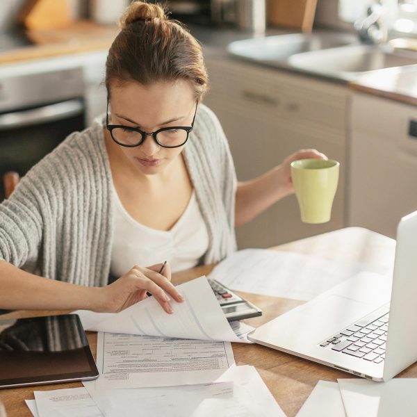 square-busy-woman-laptop-1200x1200